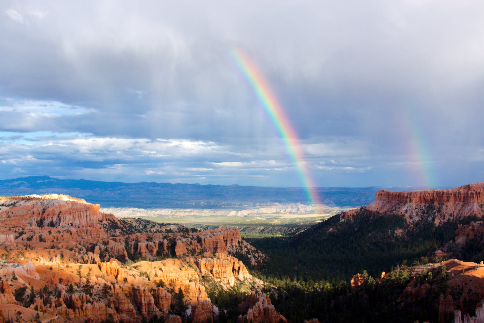 arid bryce canyon clouds color